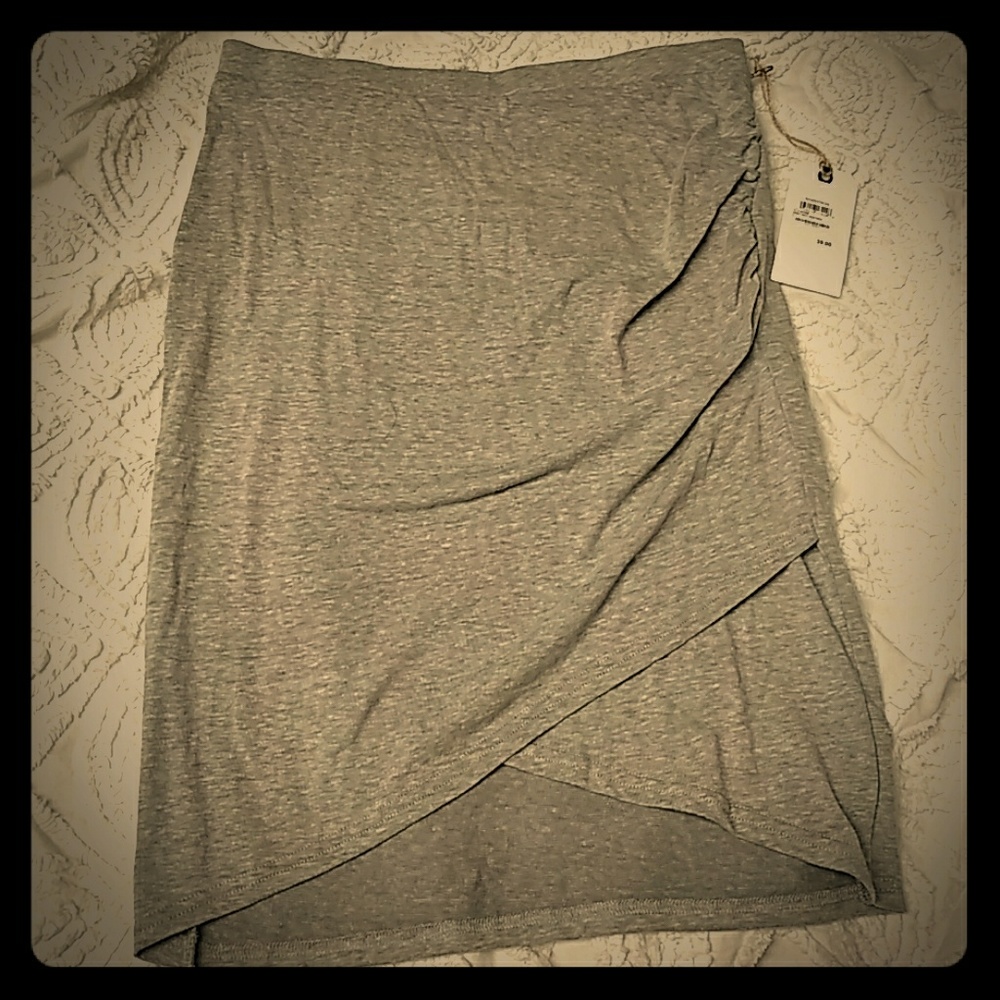 Stretchy grey skirt